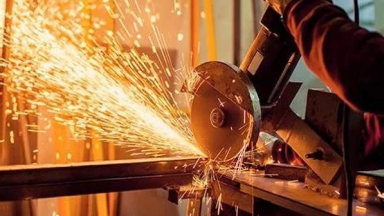 Fábricas Argentinas: un presente con máquinas paradas y la amenaza de los productos de afuera